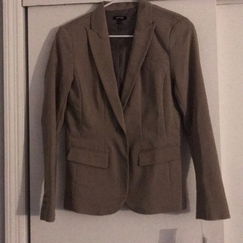 Grey/tan women’s blazer.